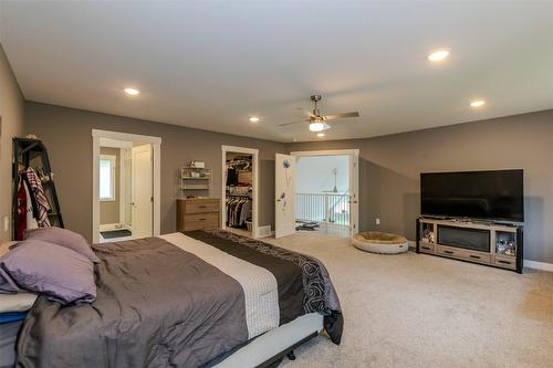 738 Bolton Road, Tappen, BC - Indoor Photo Showing Bedroom