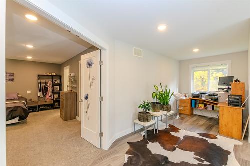 738 Bolton Road, Tappen, BC - Indoor Photo Showing Other Room