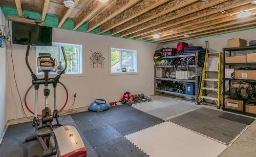 738 Bolton Road, Tappen, BC - Indoor Photo Showing Gym Room