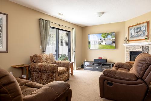 1609 Carshyl Court, Kelowna, BC - Indoor Photo Showing Living Room With Fireplace