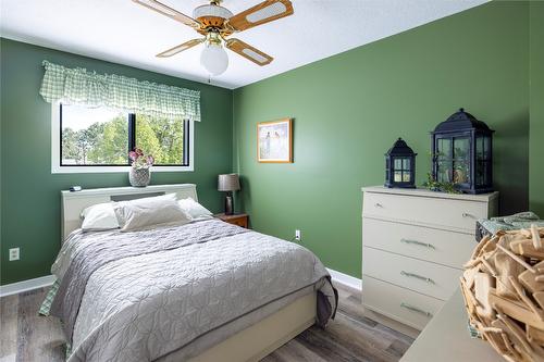 1609 Carshyl Court, Kelowna, BC - Indoor Photo Showing Bedroom