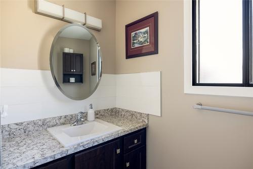 1609 Carshyl Court, Kelowna, BC - Indoor Photo Showing Bathroom