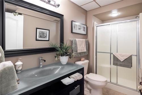 1609 Carshyl Court, Kelowna, BC - Indoor Photo Showing Bathroom