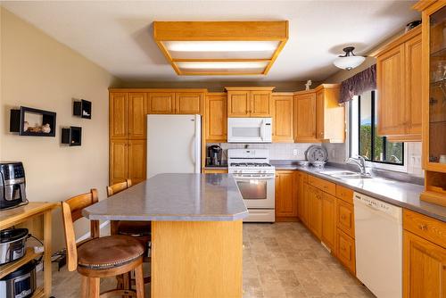 1609 Carshyl Court, Kelowna, BC - Indoor Photo Showing Kitchen With Double Sink