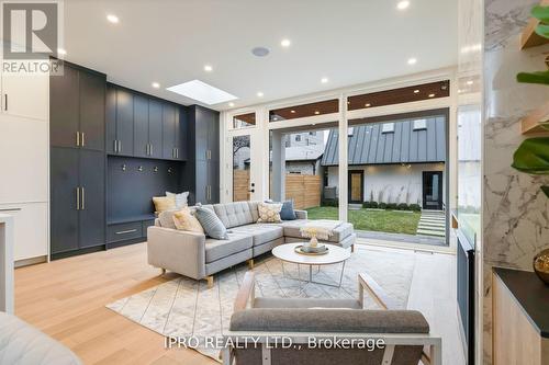 303 Wychwood Avenue, Toronto, ON - Indoor