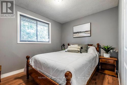 48 Tunbridge Crescent, Hamilton, ON - Indoor Photo Showing Bedroom