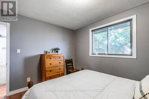 48 Tunbridge Crescent, Hamilton, ON - Indoor Photo Showing Bedroom