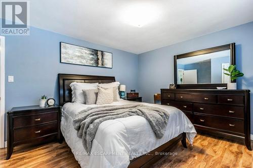 48 Tunbridge Crescent, Hamilton, ON - Indoor Photo Showing Bedroom