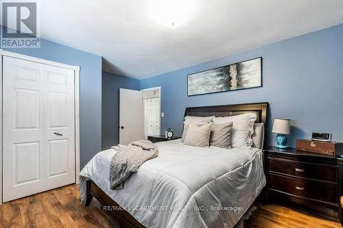 48 Tunbridge Crescent, Hamilton, ON - Indoor Photo Showing Bedroom