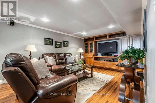 48 Tunbridge Crescent, Hamilton, ON - Indoor Photo Showing Living Room