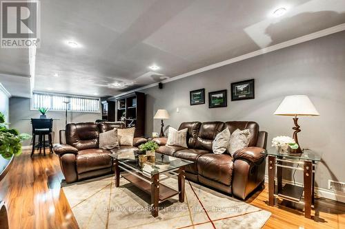 48 Tunbridge Crescent, Hamilton, ON - Indoor Photo Showing Living Room