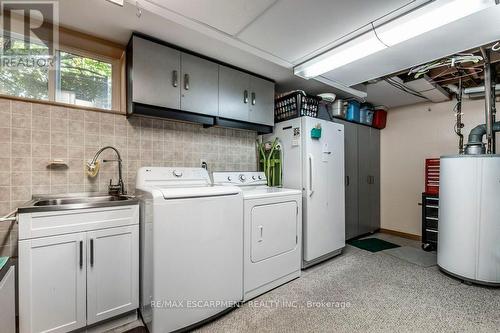 48 Tunbridge Crescent, Hamilton, ON - Indoor Photo Showing Laundry Room