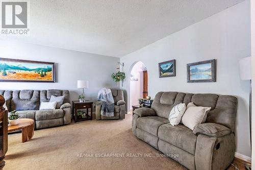 48 Tunbridge Crescent, Hamilton, ON - Indoor Photo Showing Living Room