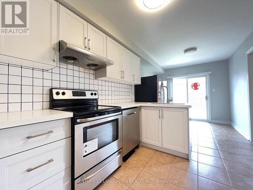 62 Zio Carlo Drive, Markham, ON - Indoor Photo Showing Kitchen