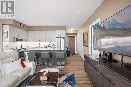 1207 - 20 Gatineau Drive, Vaughan, ON - Indoor Photo Showing Kitchen With Stainless Steel Kitchen With Upgraded Kitchen