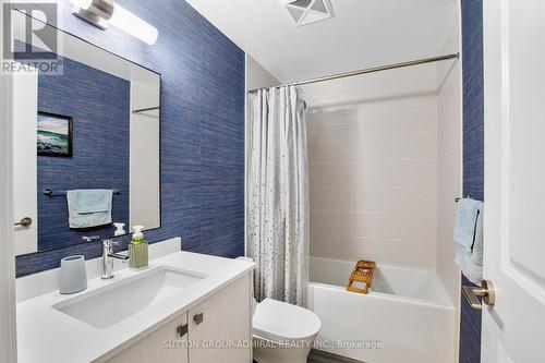 1207 - 20 Gatineau Drive, Vaughan, ON - Indoor Photo Showing Bathroom