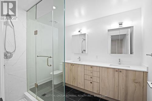 1207 - 20 Gatineau Drive, Vaughan, ON - Indoor Photo Showing Bathroom