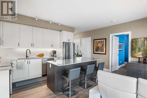 1207 - 20 Gatineau Drive, Vaughan, ON - Indoor Photo Showing Kitchen With Stainless Steel Kitchen With Upgraded Kitchen