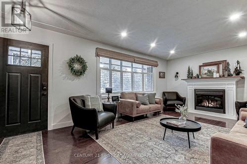 125 Union Avenue, Middlesex Centre (Komoka), ON - Indoor Photo Showing Living Room With Fireplace