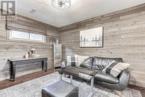 125 Union Avenue, Middlesex Centre (Komoka), ON - Indoor Photo Showing Living Room With Fireplace