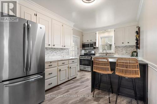 888 Green Mountain Road E, Hamilton, ON - Indoor Photo Showing Kitchen With Upgraded Kitchen