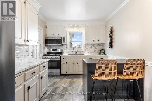 888 Green Mountain Road E, Hamilton, ON - Indoor Photo Showing Kitchen