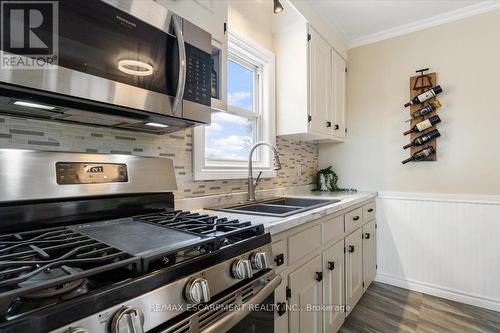 888 Green Mountain Road E, Hamilton, ON - Indoor Photo Showing Kitchen With Double Sink With Upgraded Kitchen