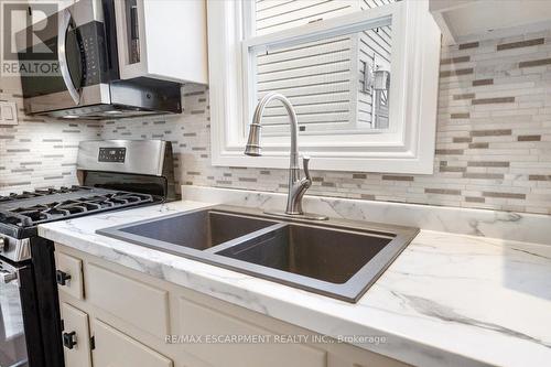 888 Green Mountain Road E, Hamilton, ON - Indoor Photo Showing Kitchen With Double Sink