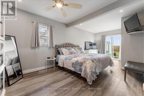 888 Green Mountain Road E, Hamilton, ON - Indoor Photo Showing Bedroom