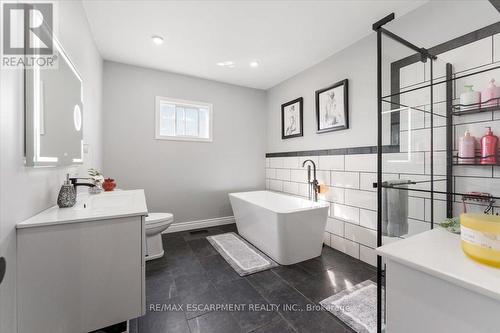 888 Green Mountain Road E, Hamilton, ON - Indoor Photo Showing Bathroom