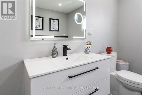 888 Green Mountain Road E, Hamilton, ON - Indoor Photo Showing Bathroom