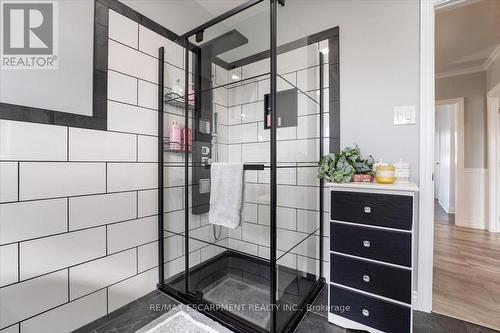 888 Green Mountain Road E, Hamilton, ON - Indoor Photo Showing Bathroom