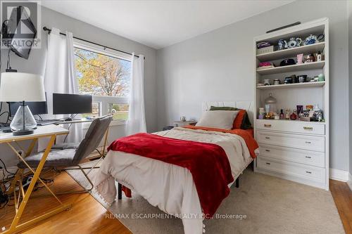 888 Green Mountain Road E, Hamilton, ON - Indoor Photo Showing Bedroom