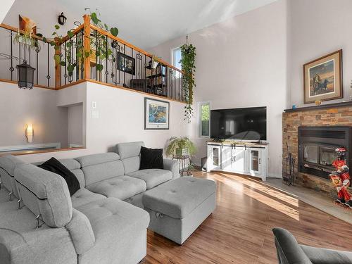 Salon - 1104 Rue Du Phénix, Lévis (Les Chutes-De-La-Chaudière-Est), QC - Indoor Photo Showing Living Room With Fireplace