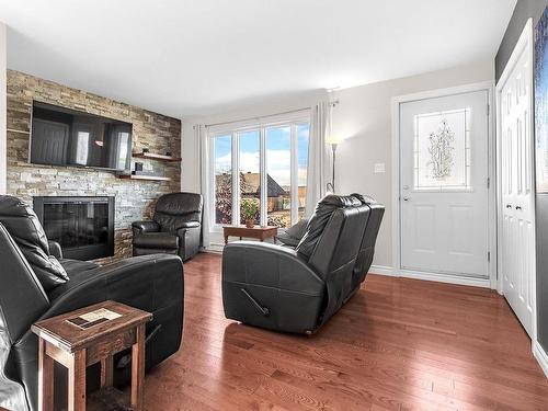 Salon - 1279 Rue De Nice, Québec (Charlesbourg), QC - Indoor Photo Showing Living Room With Fireplace