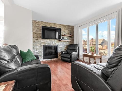 Salon - 1279 Rue De Nice, Québec (Charlesbourg), QC - Indoor Photo Showing Living Room With Fireplace