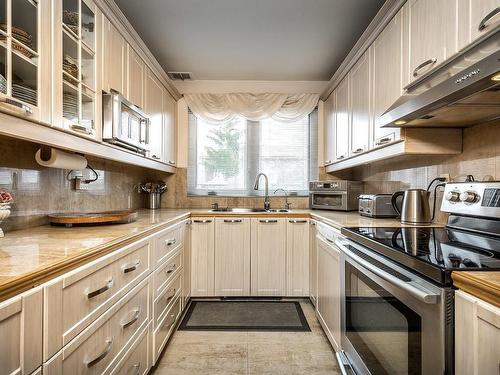 Cuisine - 6767 Ch. Louis-Pasteur, Côte-Saint-Luc, QC - Indoor Photo Showing Kitchen With Double Sink