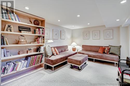 658 Oriole Parkway, Toronto, ON - Indoor Photo Showing Living Room