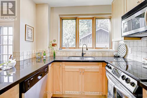 658 Oriole Parkway, Toronto, ON - Indoor Photo Showing Kitchen With Double Sink