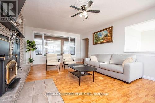 122 Fenelon Drive, Kawartha Lakes (Cameron), ON - Indoor Photo Showing Living Room