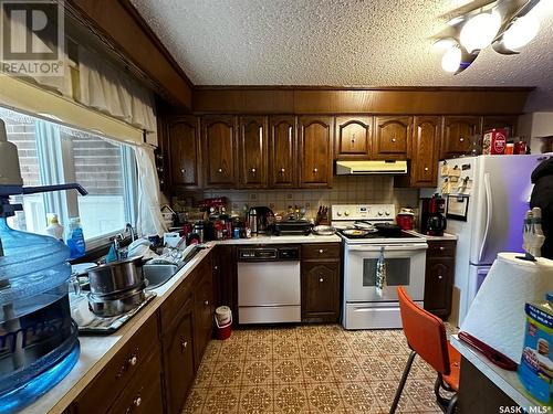 308 1St Street E, Spiritwood, SK - Indoor Photo Showing Kitchen