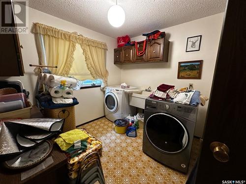 308 1St Street E, Spiritwood, SK - Indoor Photo Showing Laundry Room