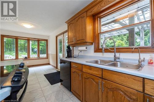 78 Lake Street, Georgian Bluffs, ON - Indoor Photo Showing Kitchen With Double Sink