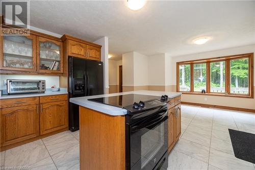 78 Lake Street, Georgian Bluffs, ON - Indoor Photo Showing Kitchen