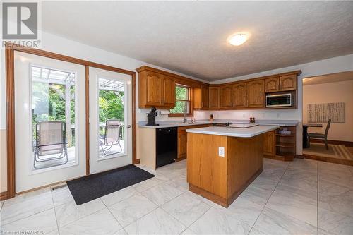 78 Lake Street, Georgian Bluffs, ON - Indoor Photo Showing Kitchen