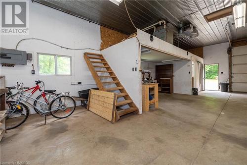 78 Lake Street, Georgian Bluffs, ON - Indoor Photo Showing Garage