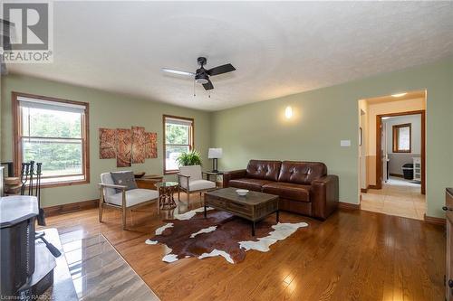 78 Lake Street, Georgian Bluffs, ON - Indoor Photo Showing Living Room