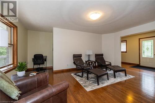 78 Lake Street, Georgian Bluffs, ON - Indoor Photo Showing Living Room