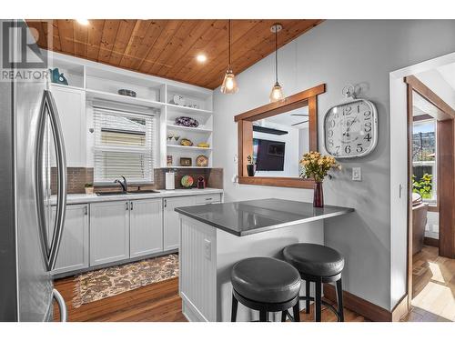 721 St Paul Street, Kamloops, BC - Indoor Photo Showing Kitchen With Upgraded Kitchen