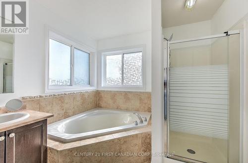 1852 Foxwood Avenue, London, ON - Indoor Photo Showing Bathroom